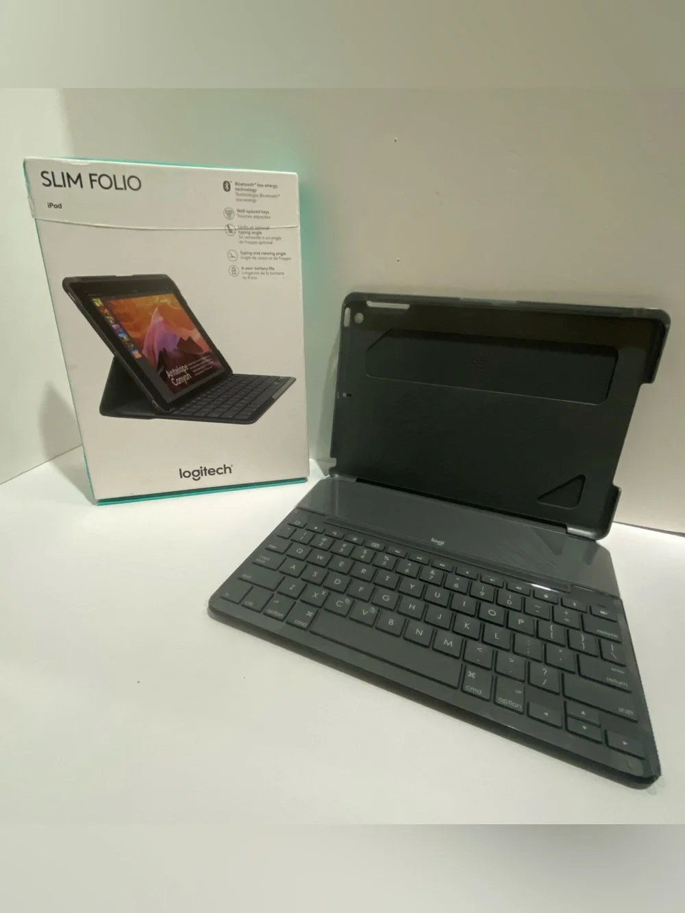 Logitech Slim Folio Keyboard Case for iPad 5th Gen 2017 Black #920-008617